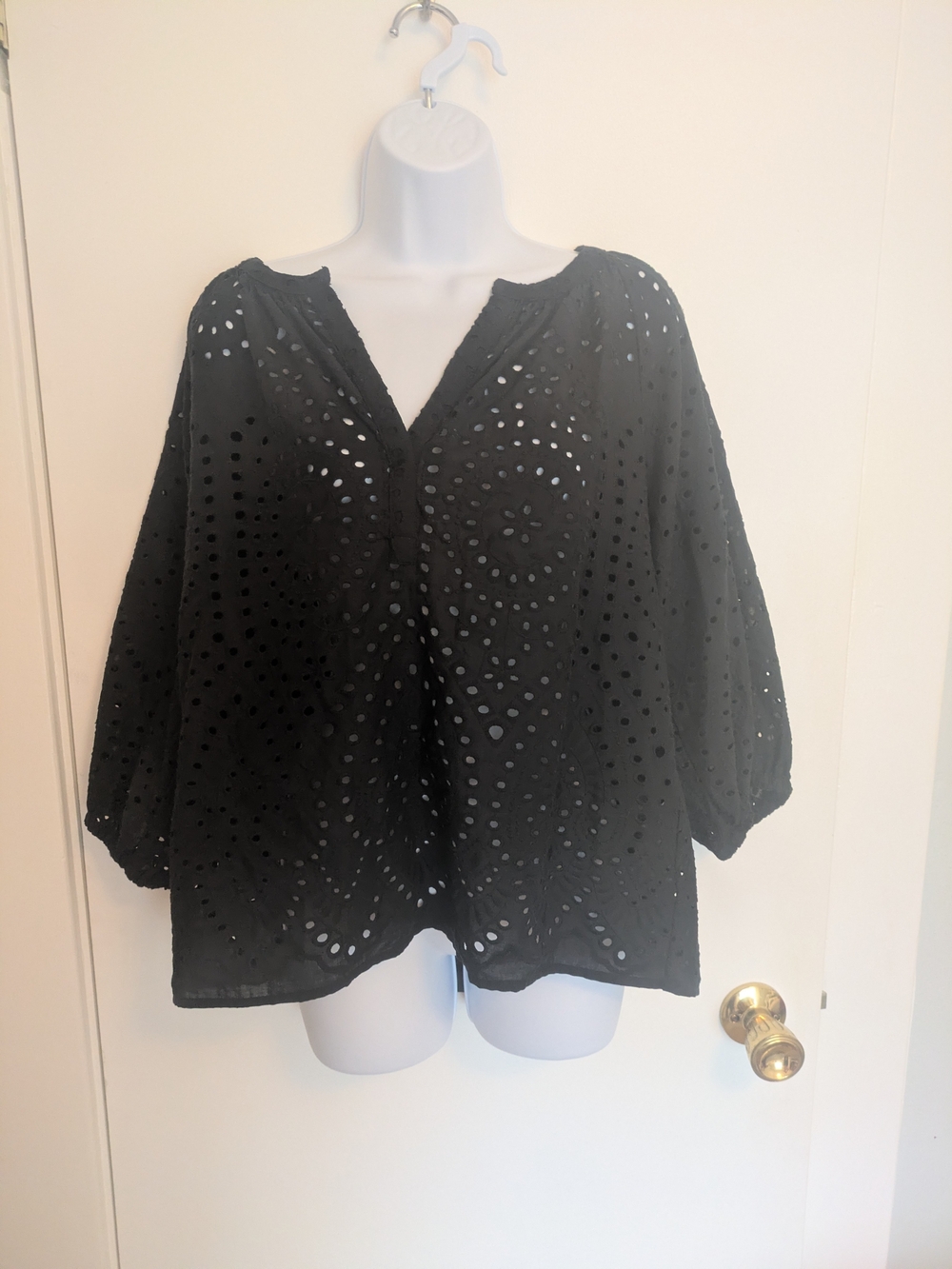 Banana Republic Black Eyelet V-Neck Tunic Women's Size Medium